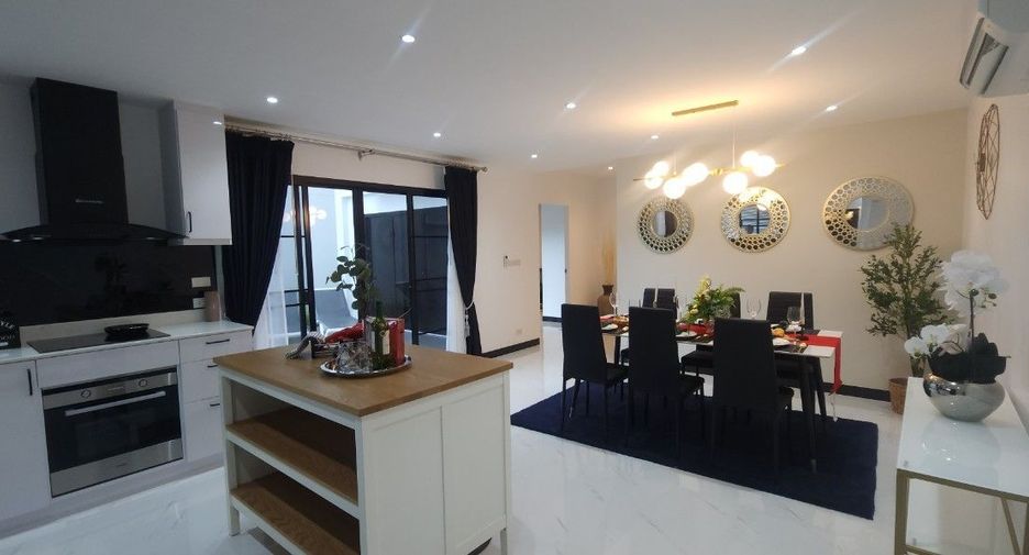 For sale 4 bed villa in Mueang Rayong, Rayong