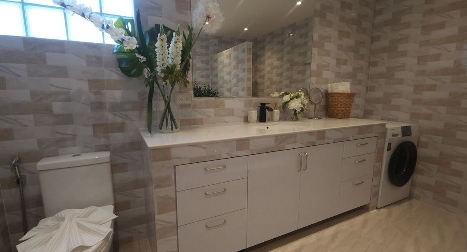 For sale 4 bed villa in Mueang Rayong, Rayong