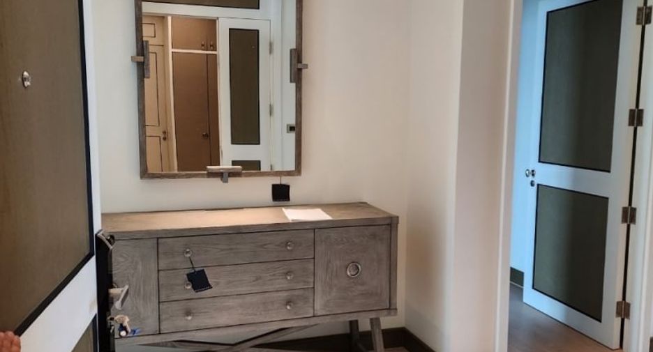 For rent 3 bedrooms condo in Khlong San, Bangkok
