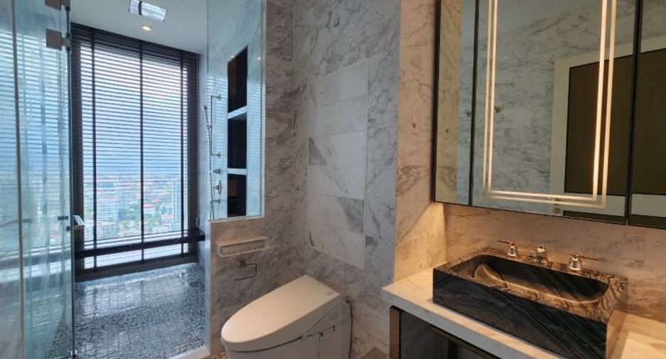 For rent 3 bedrooms condo in Khlong San, Bangkok