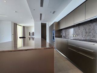 For rent 3 ベッドルーム condo in Khlong San, Bangkok
