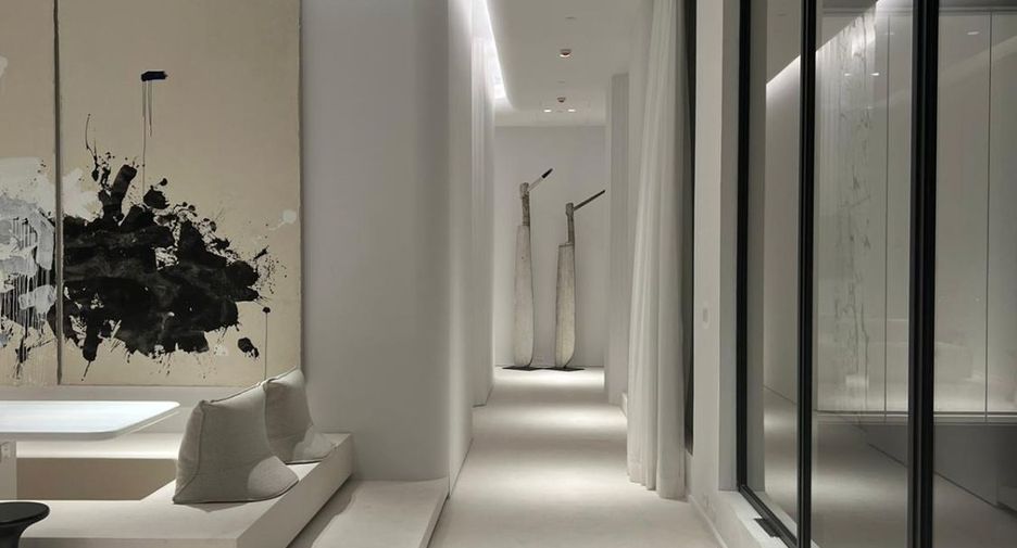For sale 4 bedrooms condo in Khlong Toei, Bangkok