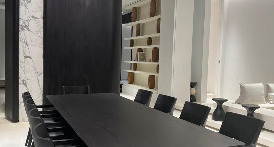 For sale 4 bedrooms condo in Khlong Toei, Bangkok
