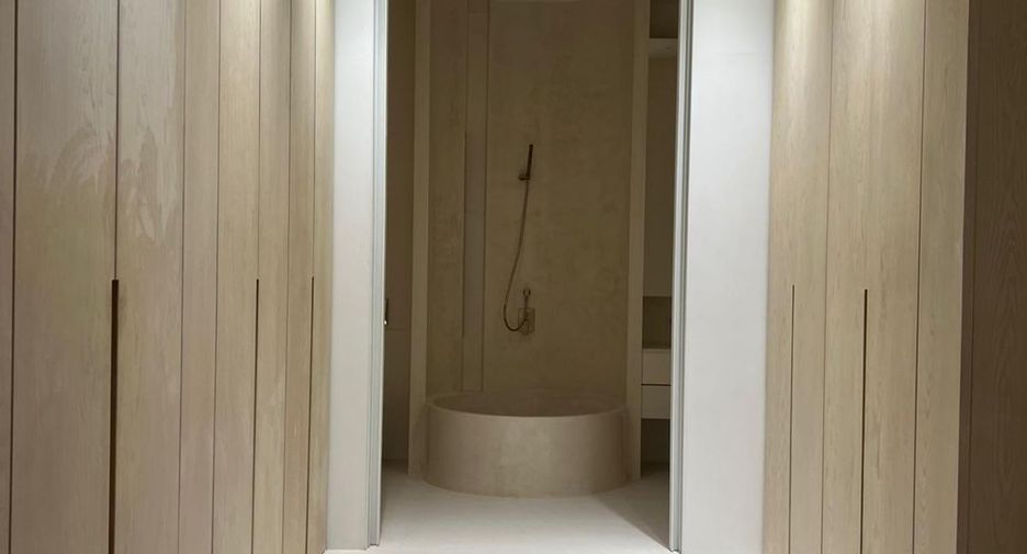 For sale 4 bedrooms condo in Khlong Toei, Bangkok