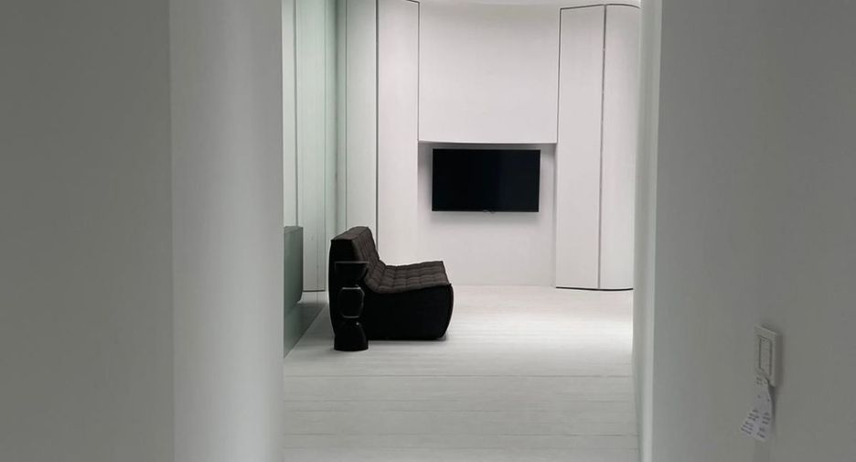 For sale 4 bedrooms condo in Khlong Toei, Bangkok