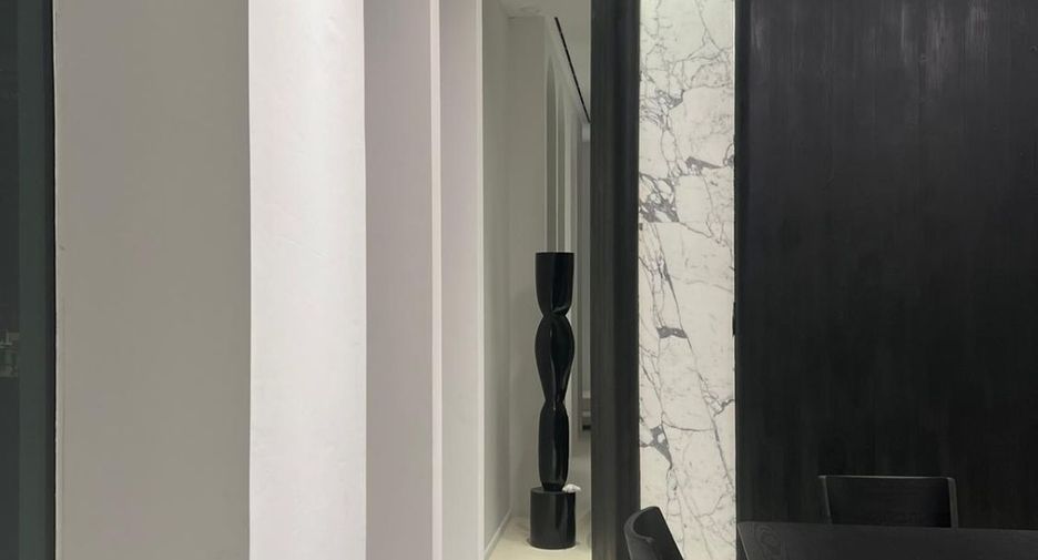 For sale 4 bedrooms condo in Khlong Toei, Bangkok