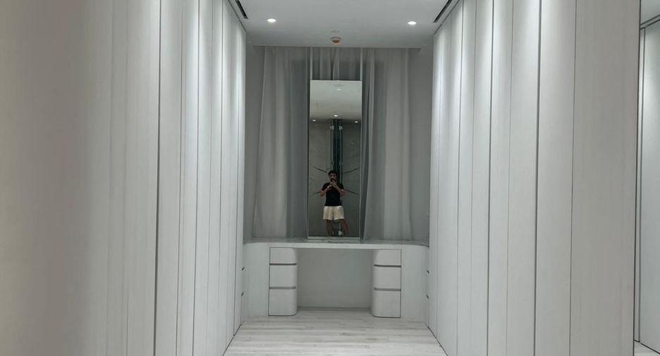 For sale 4 bedrooms condo in Khlong Toei, Bangkok