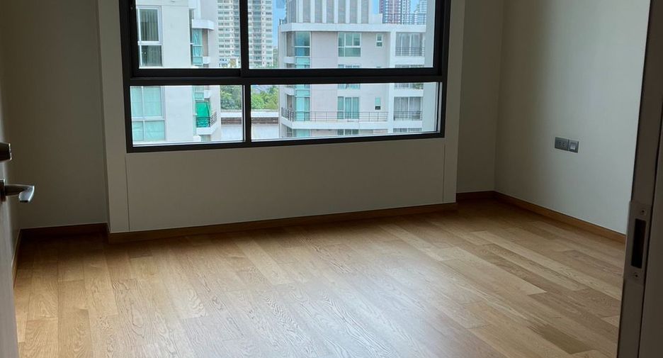 For sale 3 bedrooms condo in Yan Nawa, Bangkok