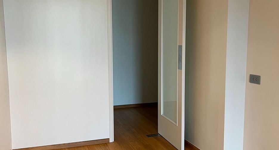 For sale 3 bedrooms condo in Yan Nawa, Bangkok