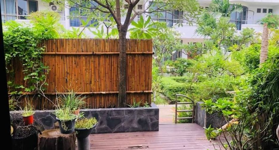 À louer 4 chambres maison à Yan Nawa, Bangkok