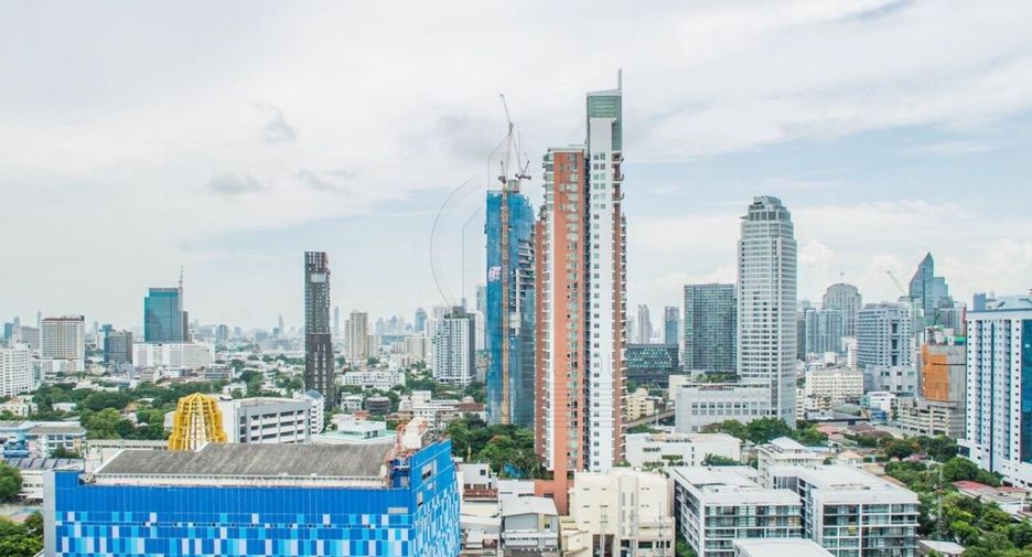 À vendre 2 chambres condo à Khlong Toei, Bangkok