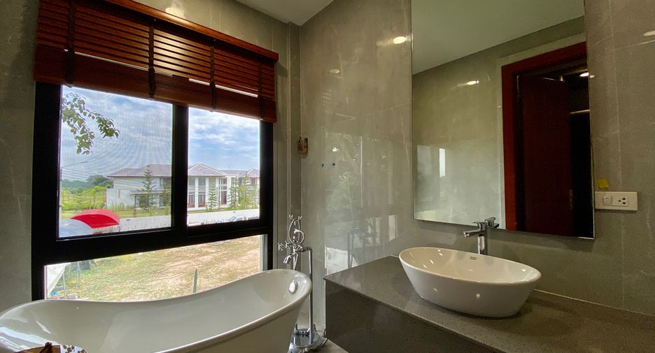 Haus zum Kauf mit 4 Zimmer in Saraphi, Chiang Mai