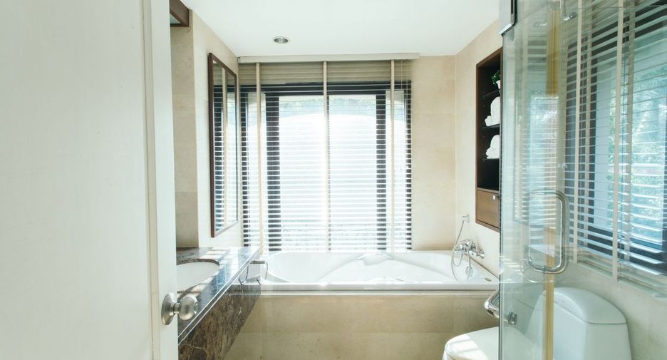 For rent 4 bedrooms condo in Bang Na, Bangkok