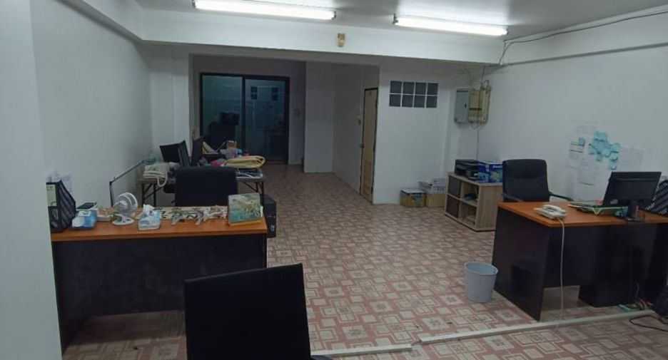 For rent 3 Beds retail Space in Si Racha, Chonburi