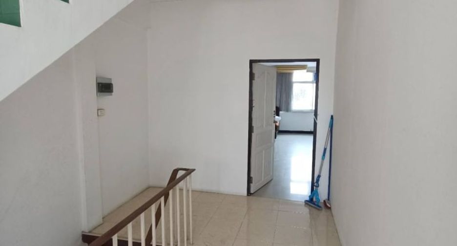 For rent 3 Beds retail Space in Si Racha, Chonburi