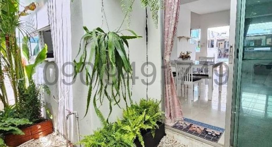 For sale 3 bedrooms townhouse in Bang Kapi, Bangkok