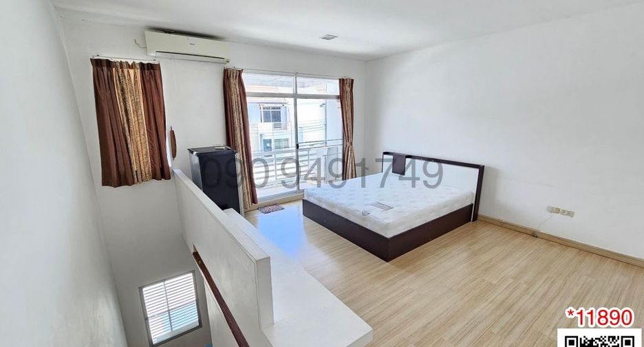 For sale 3 bedrooms townhouse in Bang Kapi, Bangkok