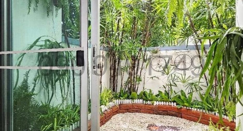 For sale 3 bedrooms townhouse in Bang Kapi, Bangkok
