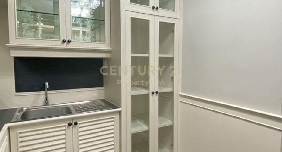 For rent そして for sale 2 ベッドルーム condo in Watthana, Bangkok