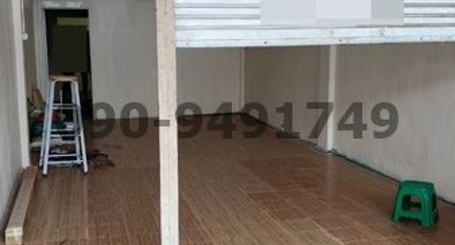 For rent 3 Beds retail Space in Bang Kruai, Nonthaburi