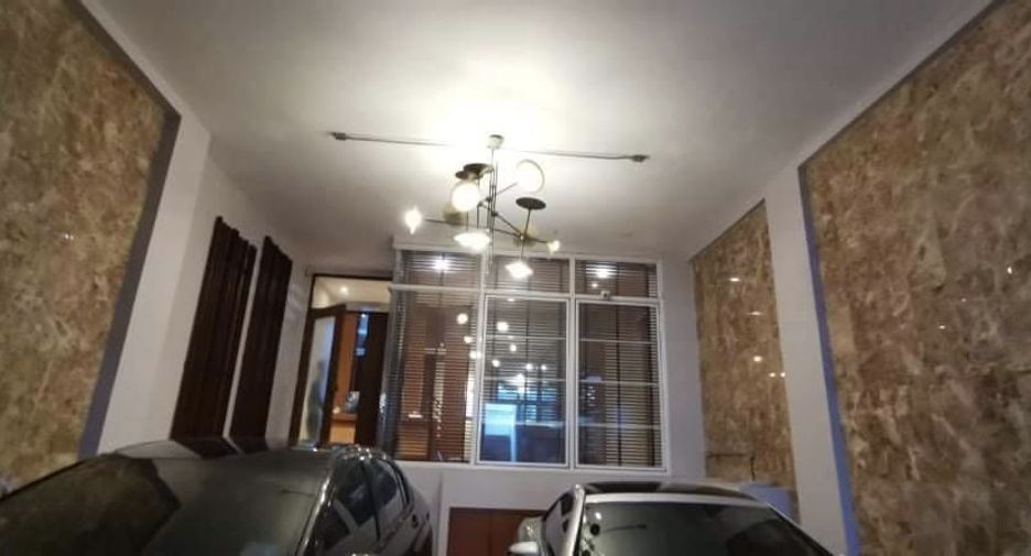 Reihenhaus zum Kauf mit 3 Zimmer in Watthana, Bangkok