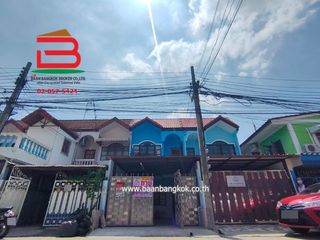 For Rent 2 Bedroom Townhouse In Bang Khen, Bangkok