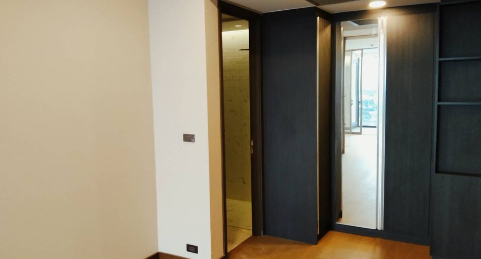 For rent 3 ベッドルーム condo in Khlong Toei, Bangkok