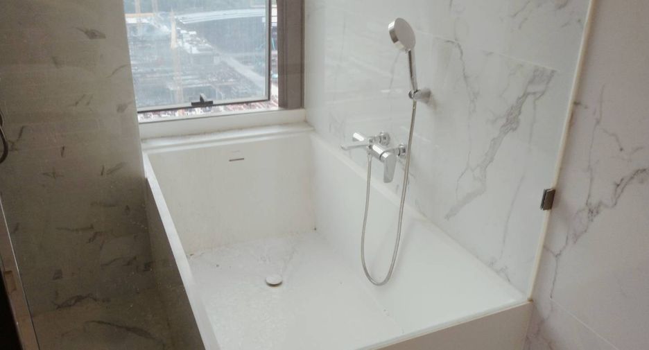 For rent 3 ベッドルーム condo in Khlong Toei, Bangkok