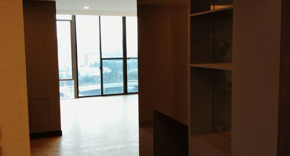 For rent 3 ベッドルーム condo in Khlong Toei, Bangkok