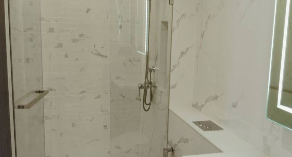 For rent 3 ベッドルーム condo in Khlong Toei, Bangkok