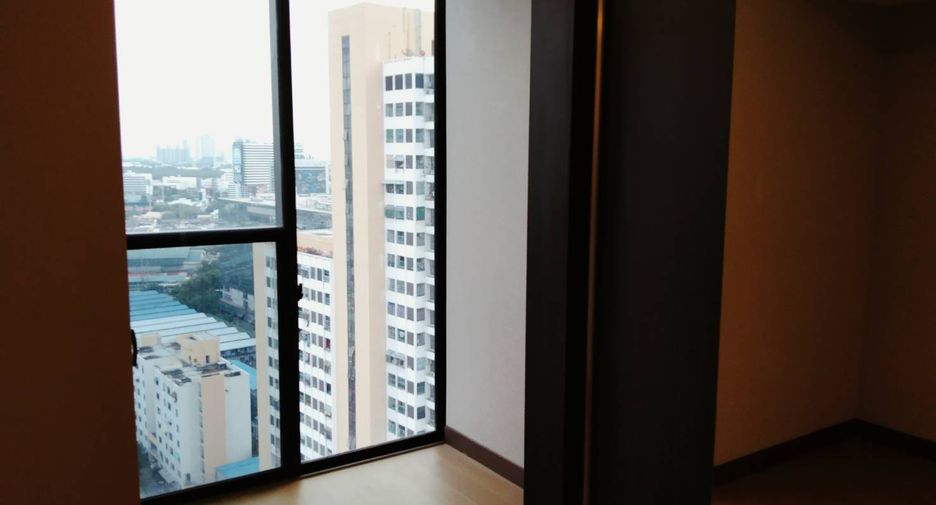 For rent 3 ベッドルーム condo in Khlong Toei, Bangkok