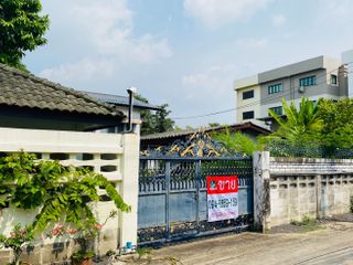 For sale 6 bed house in Huai Khwang, Bangkok