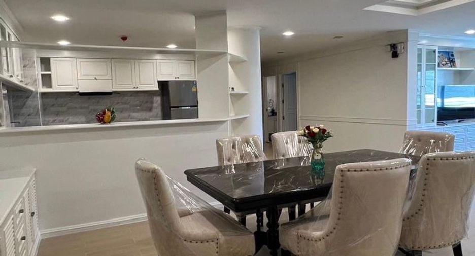 For rent 3 bedrooms condo in Khlong Toei, Bangkok