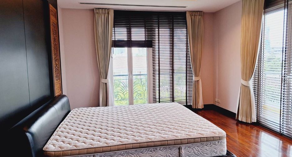 For rent 3 bedrooms condo in Sathon, Bangkok