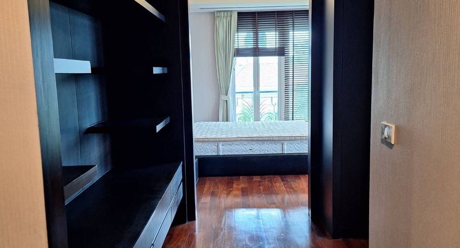 For rent 3 bedrooms condo in Sathon, Bangkok