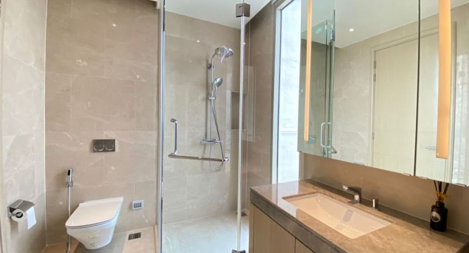 For sale 3 bedrooms condo in Khlong San, Bangkok