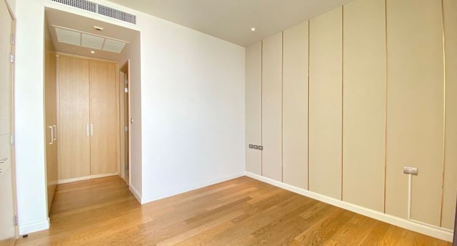 For sale 3 bedrooms condo in Khlong San, Bangkok