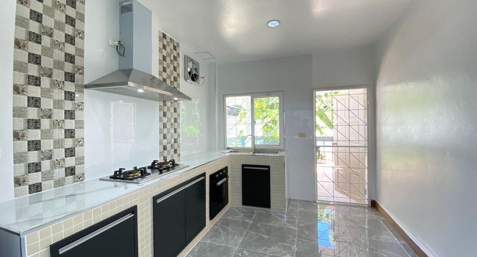 For rent 3 bedrooms house in San Sai, Chiang Mai