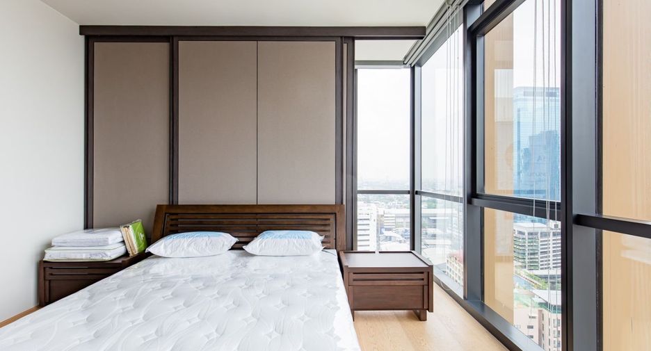 For rent 2 bedrooms condo in Watthana, Bangkok