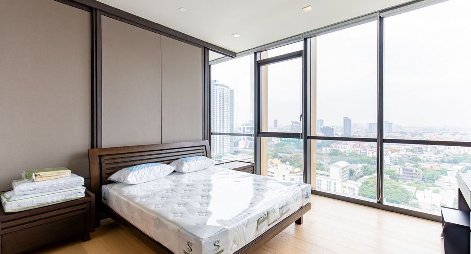 For rent 2 bedrooms condo in Watthana, Bangkok