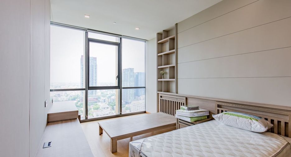 For rent 2 bedrooms condo in Watthana, Bangkok