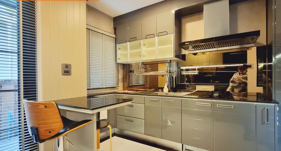 For rent 5 bedrooms house in Suan Luang, Bangkok