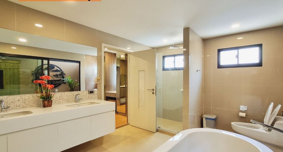 For rent 5 bedrooms house in Suan Luang, Bangkok