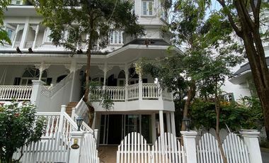Casa en alquiler y en venta de 4 habitaciones en Mueang Samut Prakan, Samut Prakan