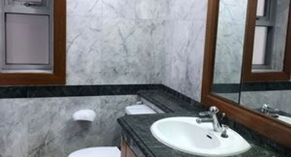 Condo en alquiler y en venta de 3 habitaciones en Pathum Wan, Bangkok