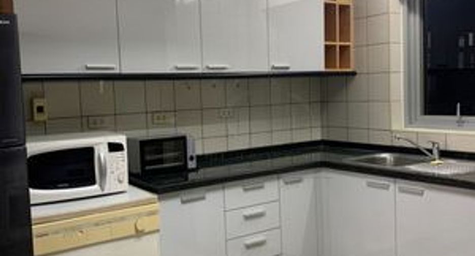 Condo en alquiler y en venta de 3 habitaciones en Pathum Wan, Bangkok