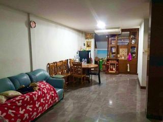 For sale 5 bed townhouse in Din Daeng, Bangkok