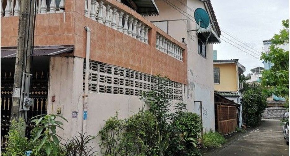 For sale 5 Beds townhouse in Din Daeng, Bangkok