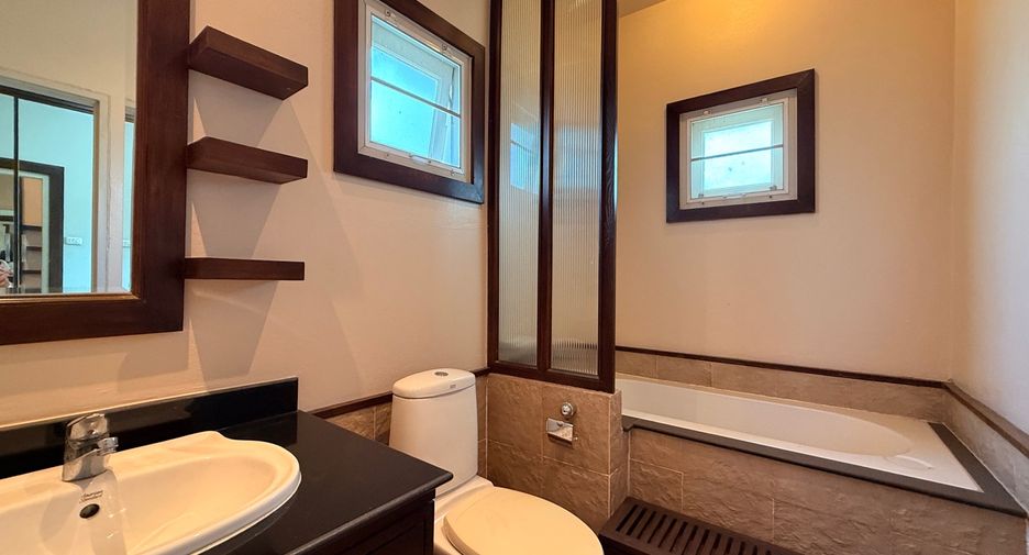 Haus zur Miete mit 4 Zimmer in Mueang Chiang Mai, Chiang Mai