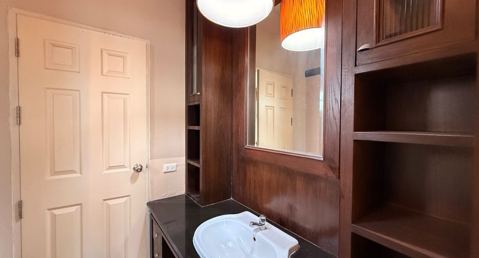 Haus zur Miete mit 4 Zimmer in Mueang Chiang Mai, Chiang Mai